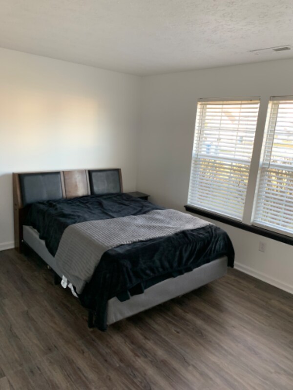 Building Photo - 1429 Softwind Dr