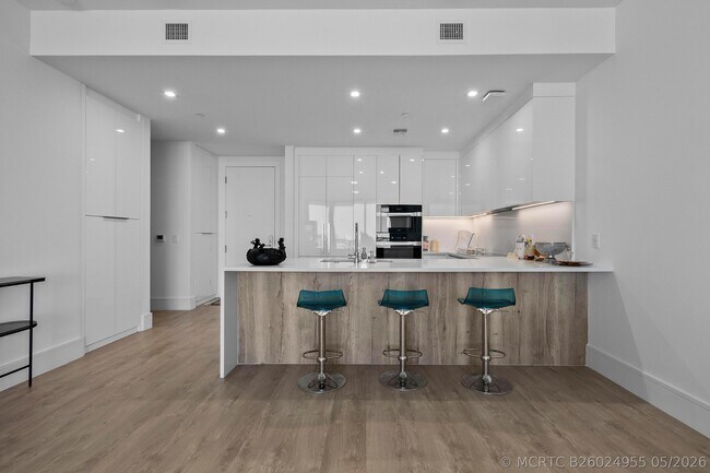 Foto del edificio - 220 Lake Shore Dr