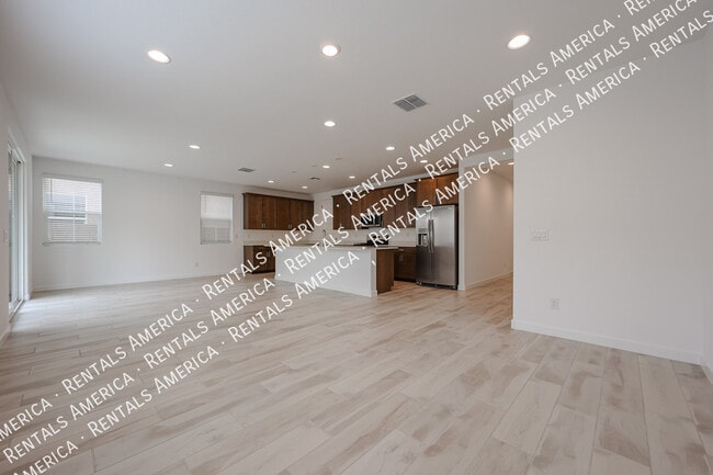 Foto del edificio - 10151 E Ulysses Ave