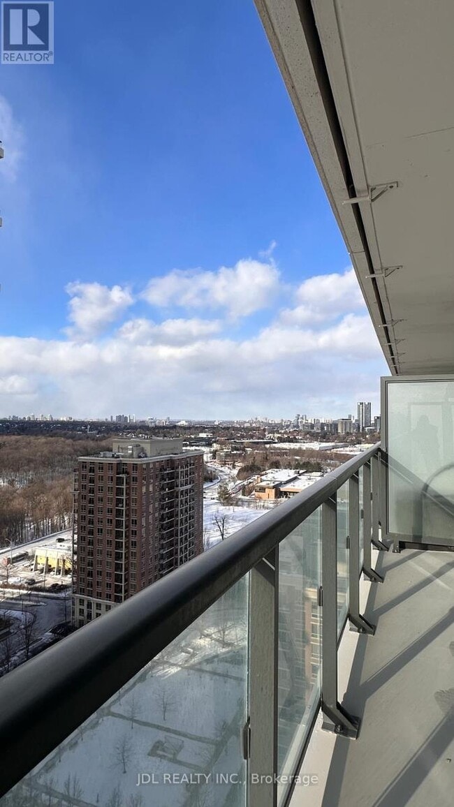 Building Photo - 30 Inn On The Pk Dr