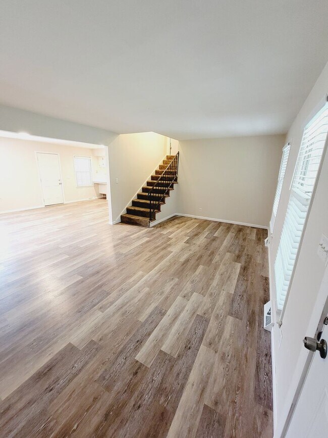 Building Photo - Great Southeast Location w/ Lots of Space