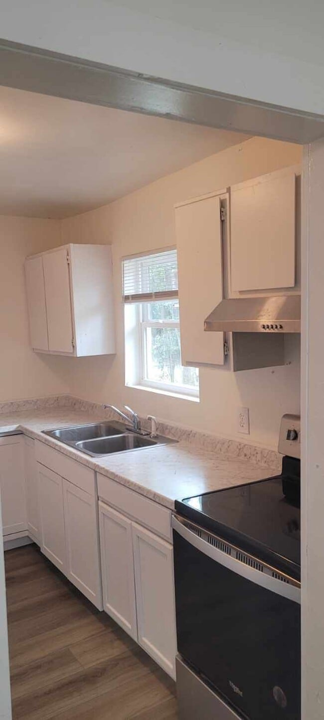 Building Photo - 113 Garland Ter