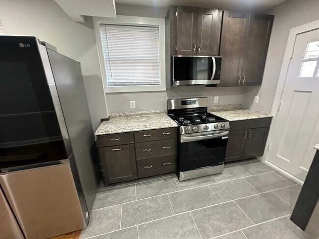 Building Photo - 723 Oneida Pl NW