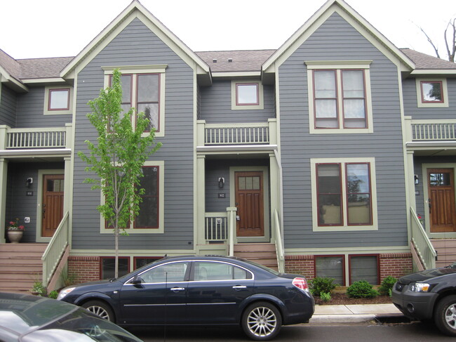 Building Photo - 902 Blodgett St SE