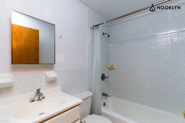 Foto del edificio - 3 br, 3 bath  - 234 Menahan St