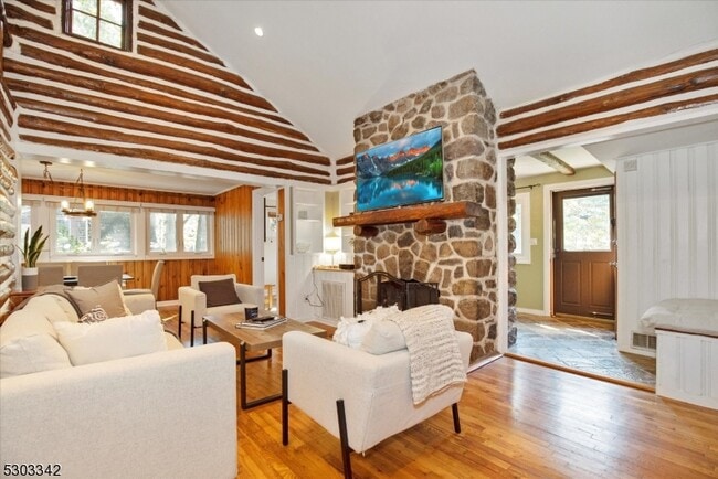 Building Photo - 63 Iroquois Trail