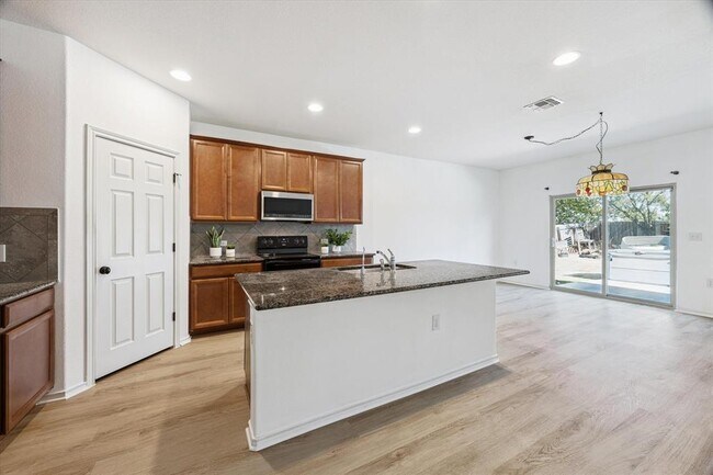 Foto del edificio - 6320 Routenburn St