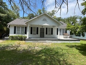 Building Photo - 2509 Schaul St