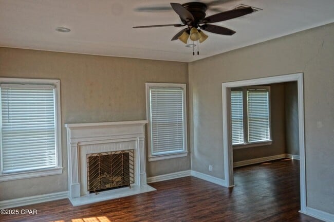 Building Photo - Beautiful 3/1 with Hardwood Floors in Marianna
