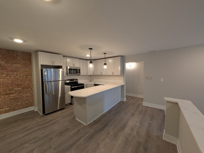 Building Photo - 1254 N La Salle Dr