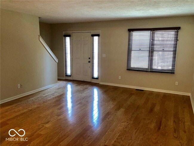 Building Photo - 496 E 10th St