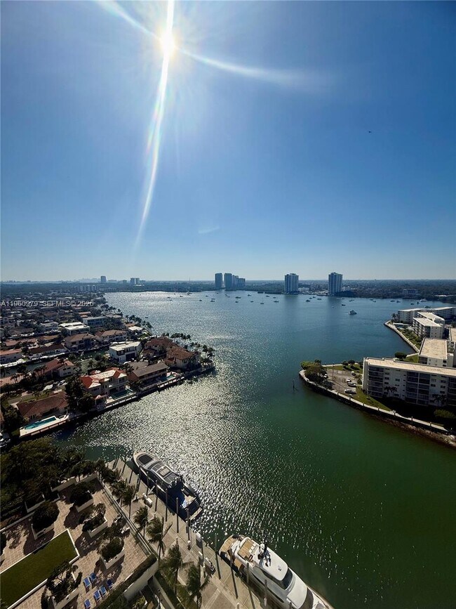 Foto del edificio - 1000 W Island Blvd