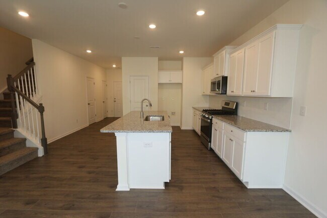 Building Photo - 2748 Trinity St