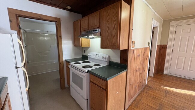 Foto del edificio - Spacious 1 Bed, 1 Bath Duplex Apartment – Berwick, ME – $1,299/month