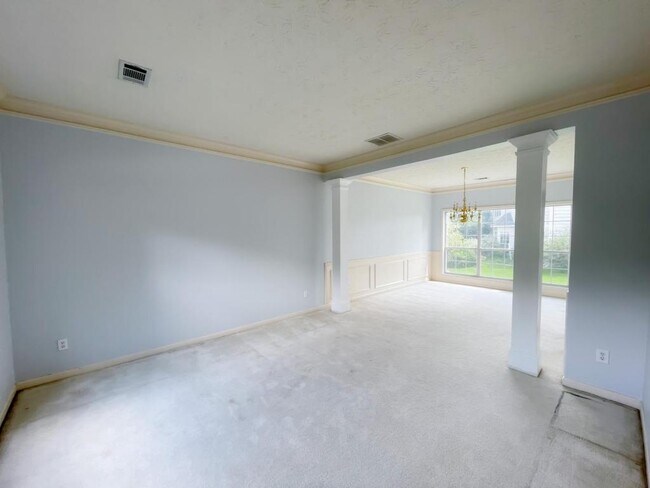 Building Photo - 3585 Highland Bluff Dr