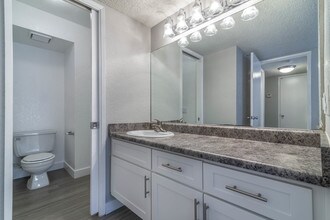 Building Photo - Sycamore Canyons