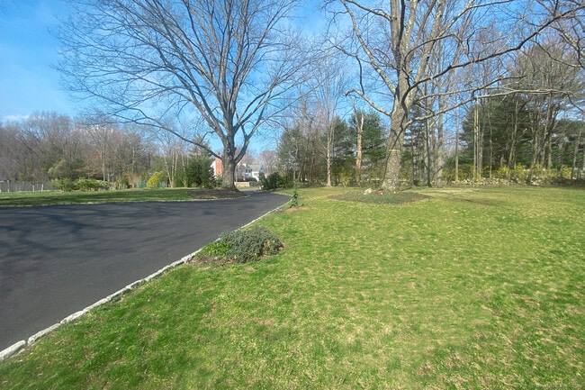 Building Photo - 5 Viking Green