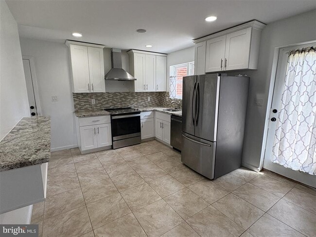Building Photo - 5002 Barnaby Ln