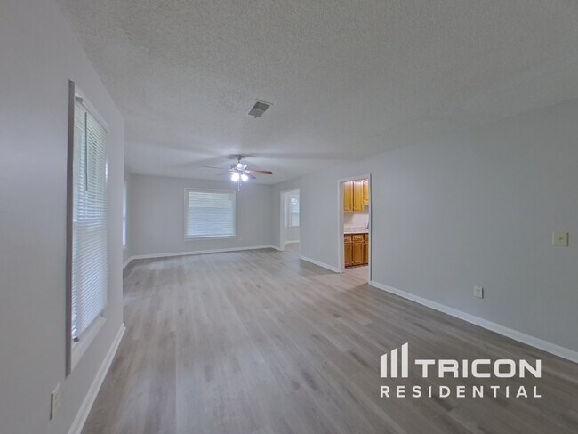 Foto del edificio - 225 Holmsbury Rd
