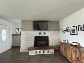 Building Photo - 378 S Central Valley Dr