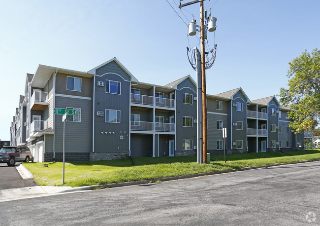 Building Photo - Rosewood In The Park