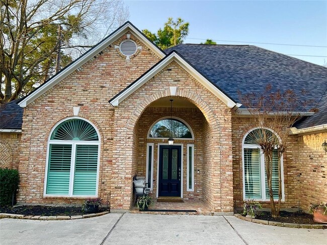 Building Photo - 25818 Overlake Dr