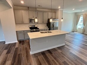 Building Photo - 1002 Kaya Ct