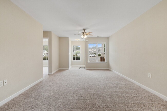 Building Photo - Freshly Updated 3 bed 2 bath Townhome in P...