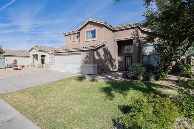 Building Photo - 2300 E Augusta Ave