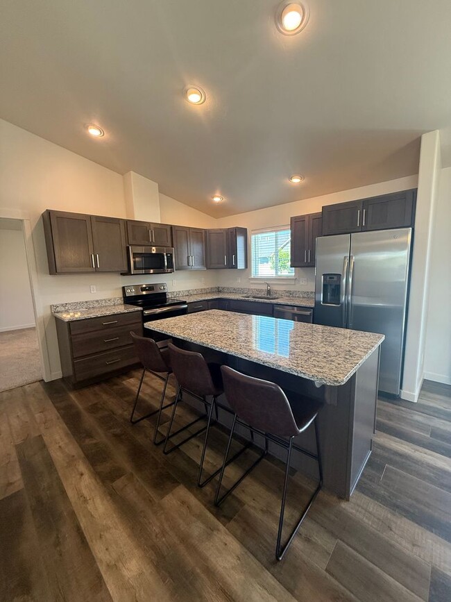 Building Photo - 3 Bedroom, 2 Bathroom Single Family Home!