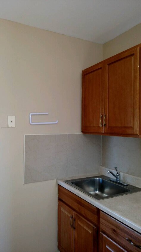 Primary Photo - 168 Patchen Ave