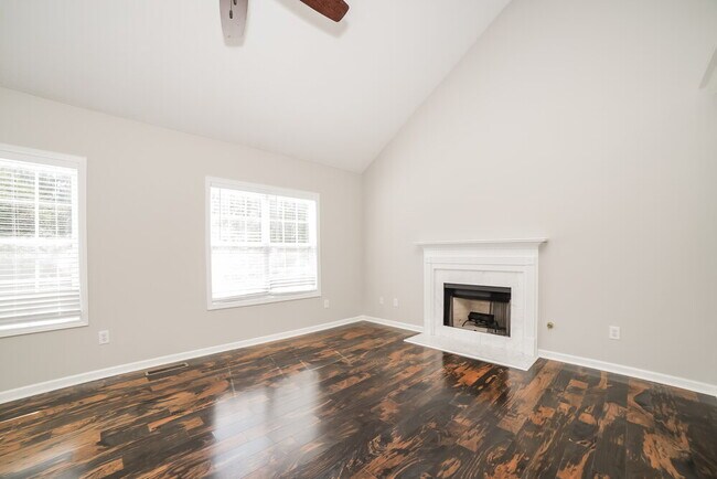 Foto del edificio - 5725 Newnan Cir