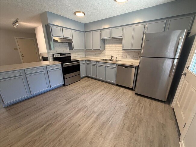 Foto del edificio - 11101 Oak Branch Dr