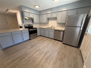 Building Photo - 11101 Oak Branch Dr
