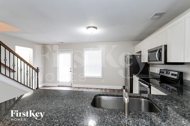 Foto del edificio - 6710 Sawnee Way