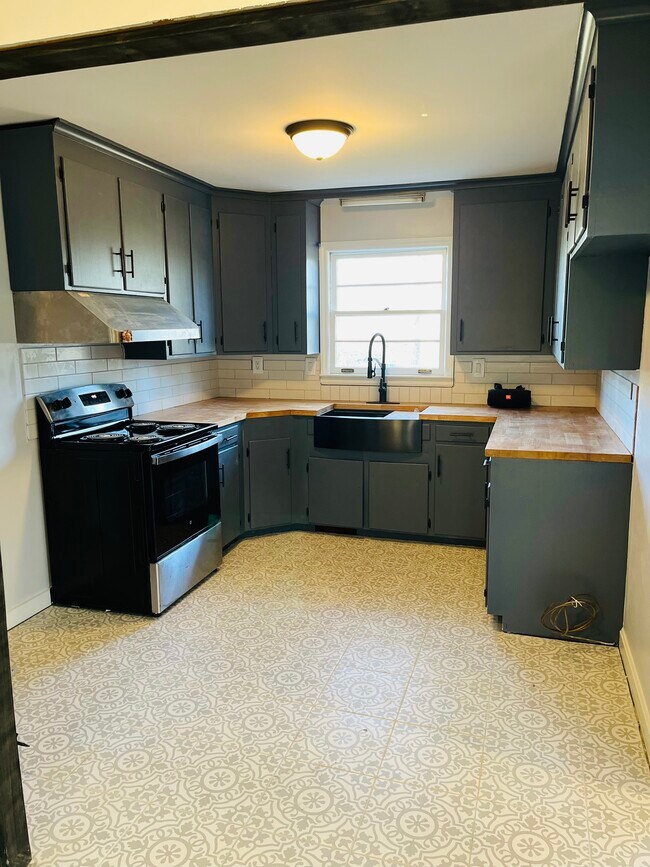 Building Photo - 1623 Lumarka Dr