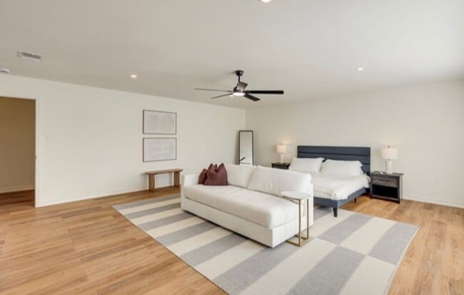 Foto del edificio - 6315 Regency Ct