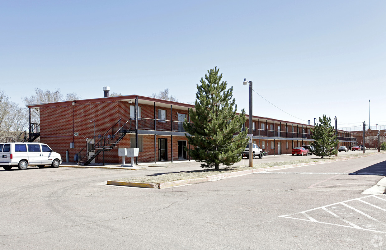 Building Photo - Royalty Manor