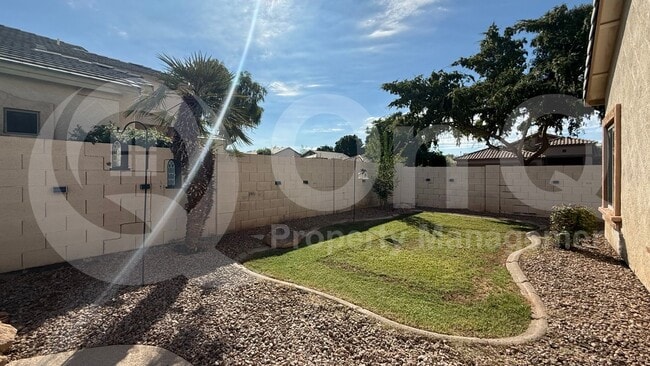 Building Photo - 343 W Temple Ct