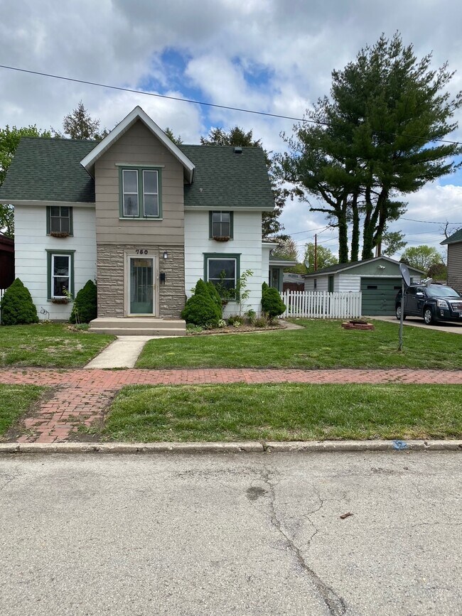 Building Photo - 750 Tonti St