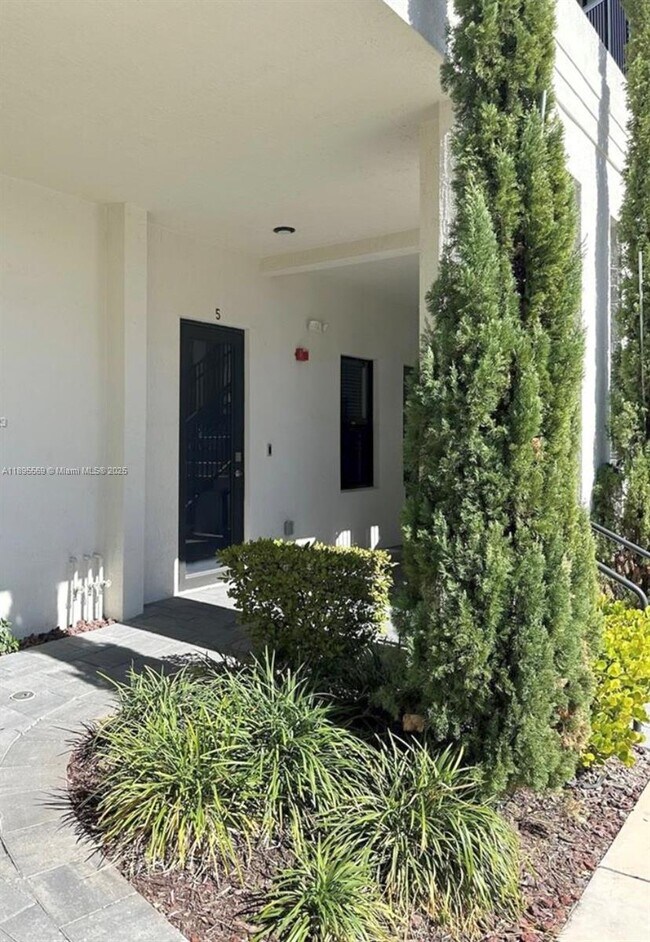 Foto del edificio - 7855 NW 104th Ave