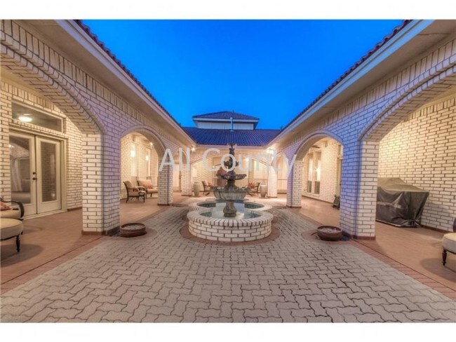 Building Photo - 7357 Golf Club Dr