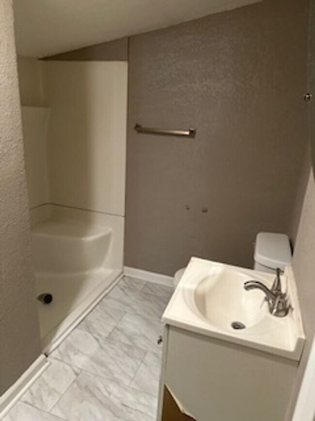 Foto del edificio - Beautiful 4 Bedroom 2 Bath in Heart of Kan...