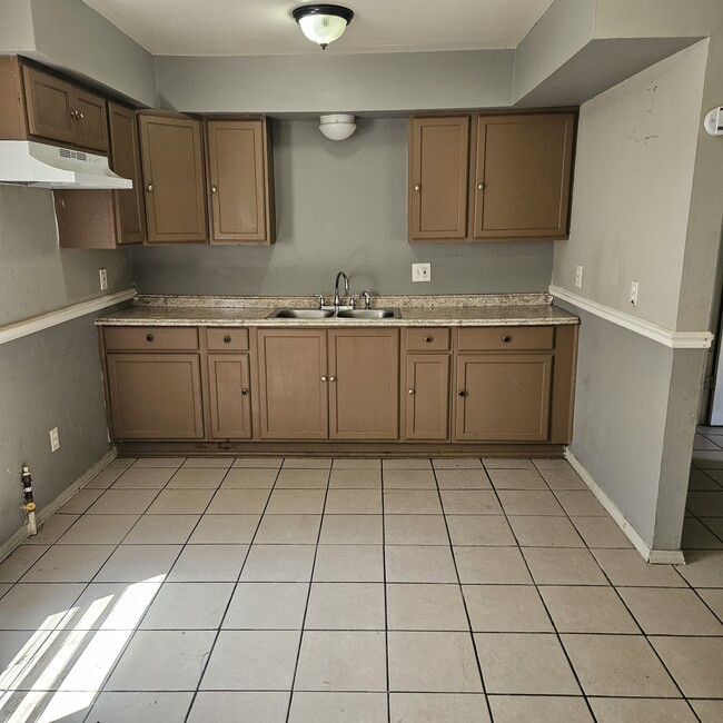 Building Photo - 6503 N 53rd St