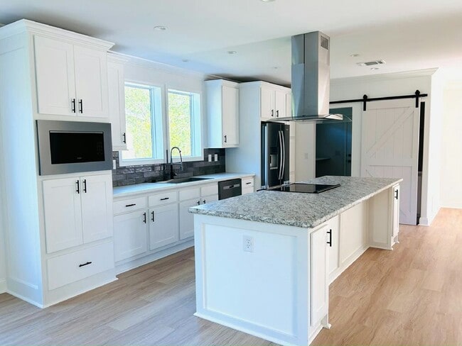 Building Photo - 5805 Mora Pl