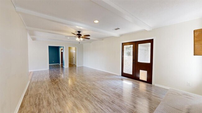 Foto del edificio - 3800 Windridge Dr