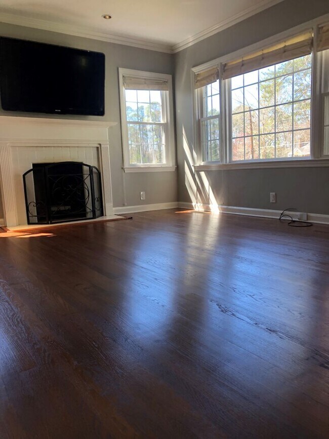 Building Photo - 2 Bed 1 Bath in Atlanta!