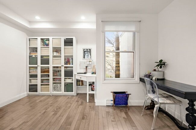 Building Photo - 214 8th St