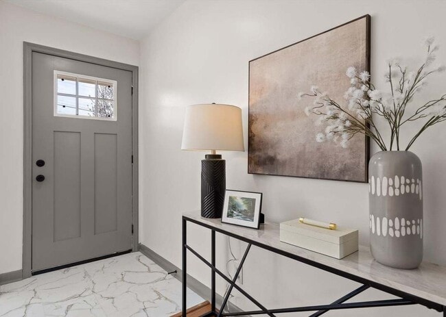 Building Photo - Charming Chattanooga Home in Prime Location!