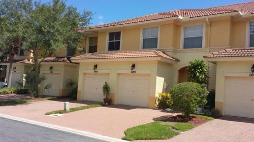 Primary Photo - 6095 Seminole Gardens Cir